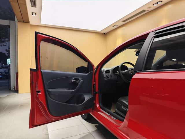 2014 Polo 1.6L Automatic 30th Anniversary Edition -u22634975 | ZEEX AUTO